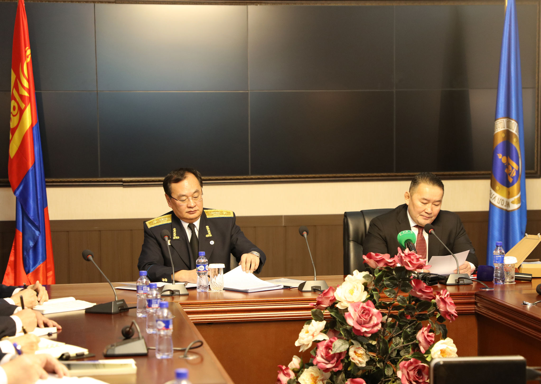 МОНГОЛ УЛСЫН ЕРӨНХИЙЛӨГЧ Х.БАТТУЛГААС ИРГЭНИЙ ХУВИАР ГАРГАСАН ГЭМТ ХЭРГИЙН ШИНЖТЭЙ ГОМДОЛ, МЭДЭЭЛЛИЙГ ХАРЬЯАЛЛЫН ДАГУУ АВЛИГАТАЙ ТЭМЦЭХ ГАЗАРТ ШАЛГУУЛАХААР ШИЛЖҮҮЛЛЭЭ